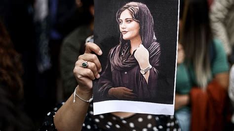 İran’da Mahsa Amini’nin katledilişinin birinci yılında “Kadın, Yaşam, Özgürlük” protestolarının kritiği